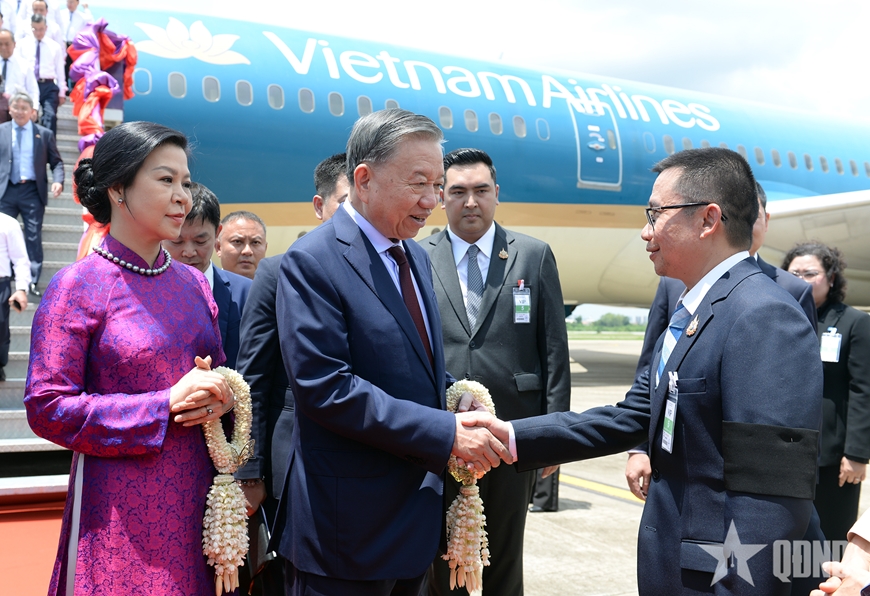 Tổng B&iacute; thư, Chủ tịch nước T&ocirc; L&acirc;m v&agrave; phu nh&acirc;n bắt đầu thăm ch&iacute;nh thức Th&aacute;i Lan