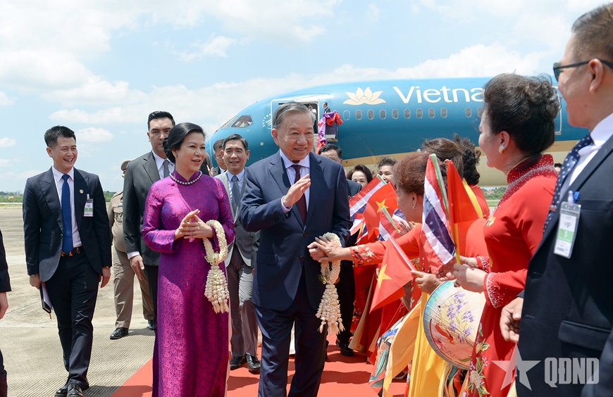 Tổng B&iacute; thư, Chủ tịch nước T&ocirc; L&acirc;m v&agrave; phu nh&acirc;n bắt đầu thăm ch&iacute;nh thức Th&aacute;i Lan