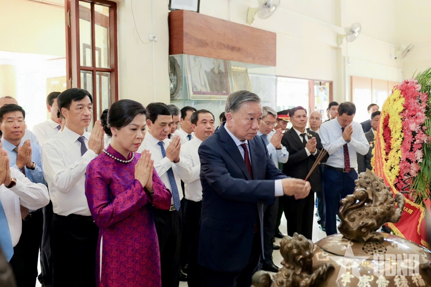 Tổng B&iacute; thư, Chủ tịch nước T&ocirc; L&acirc;m v&agrave; phu nh&acirc;n thăm Khu di t&iacute;ch Chủ tịch Hồ Ch&iacute; Minh tại Udon Thani