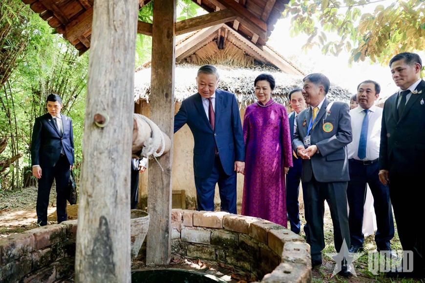 Tổng B&iacute; thư, Chủ tịch nước T&ocirc; L&acirc;m v&agrave; phu nh&acirc;n thăm Khu di t&iacute;ch Chủ tịch Hồ Ch&iacute; Minh tại Udon Thani