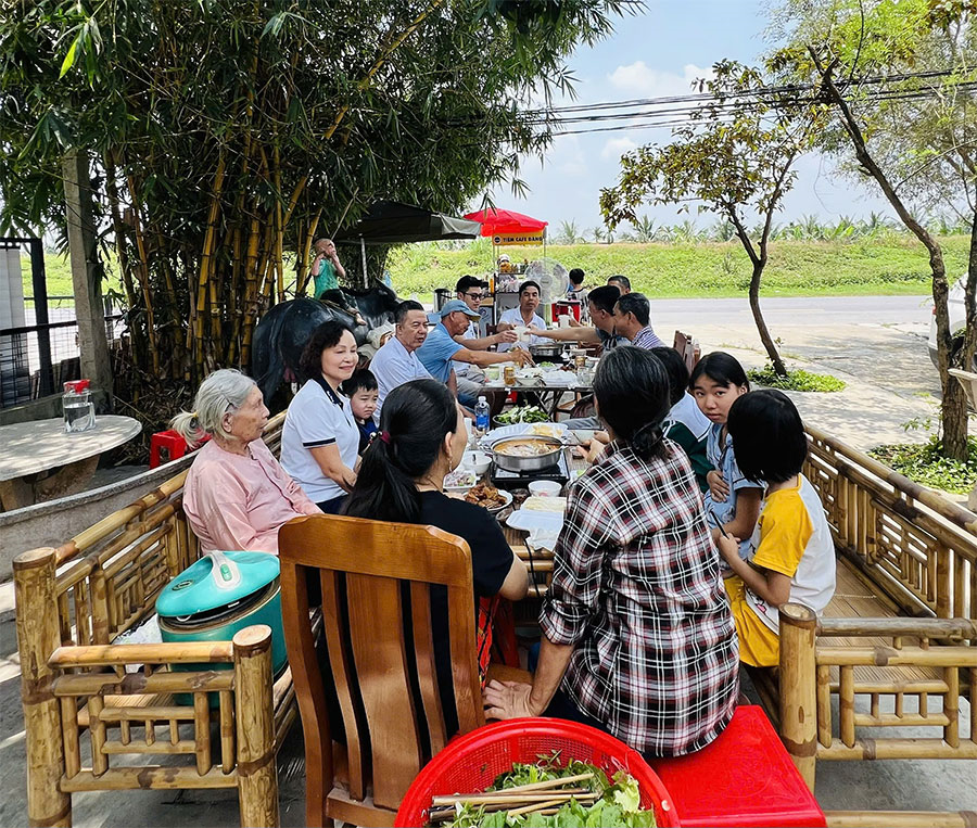 Bữa cơm gia đình - nơi yêu thương neo đậu và lòng biết ơn được đánh thức