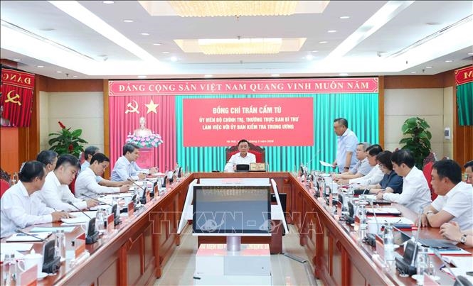 Thường trực Ban B&iacute; thư Trần Cẩm T&uacute; l&agrave;m việc với Ủy ban Kiểm tra Trung ương