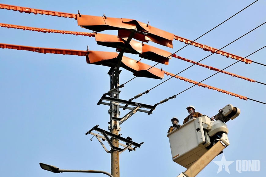 Hệ thống điện miền Trung - T&acirc;y Nguy&ecirc;n vượt mốc 100 triệu kWh/ng&agrave;y