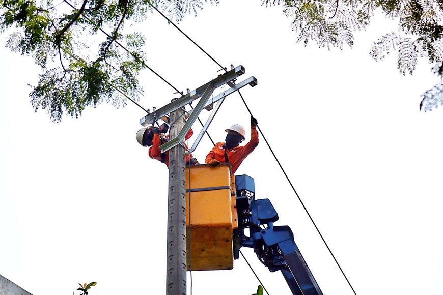 Hệ thống điện miền Trung - T&acirc;y Nguy&ecirc;n vượt mốc 100 triệu kWh/ng&agrave;y