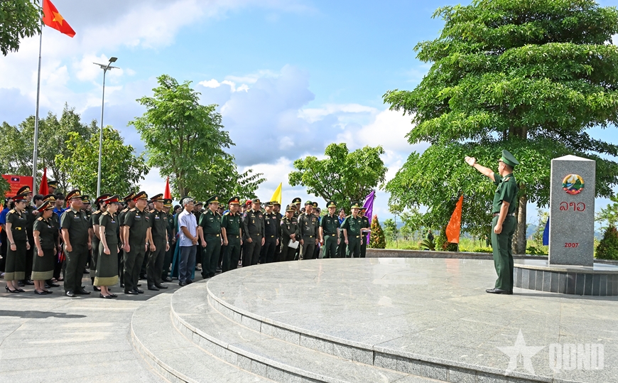 Sĩ quan trẻ ba nước Việt Nam - Lào - Campuchia tổ chức nhiều hoạt động ý nghĩa tại xã Bờ Y