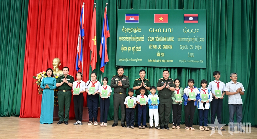 Sĩ quan trẻ ba nước Việt Nam - Lào - Campuchia tổ chức nhiều hoạt động ý nghĩa tại xã Bờ Y