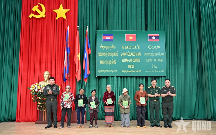 Sĩ quan trẻ ba nước Việt Nam - Lào - Campuchia tổ chức nhiều hoạt động ý nghĩa tại xã Bờ Y