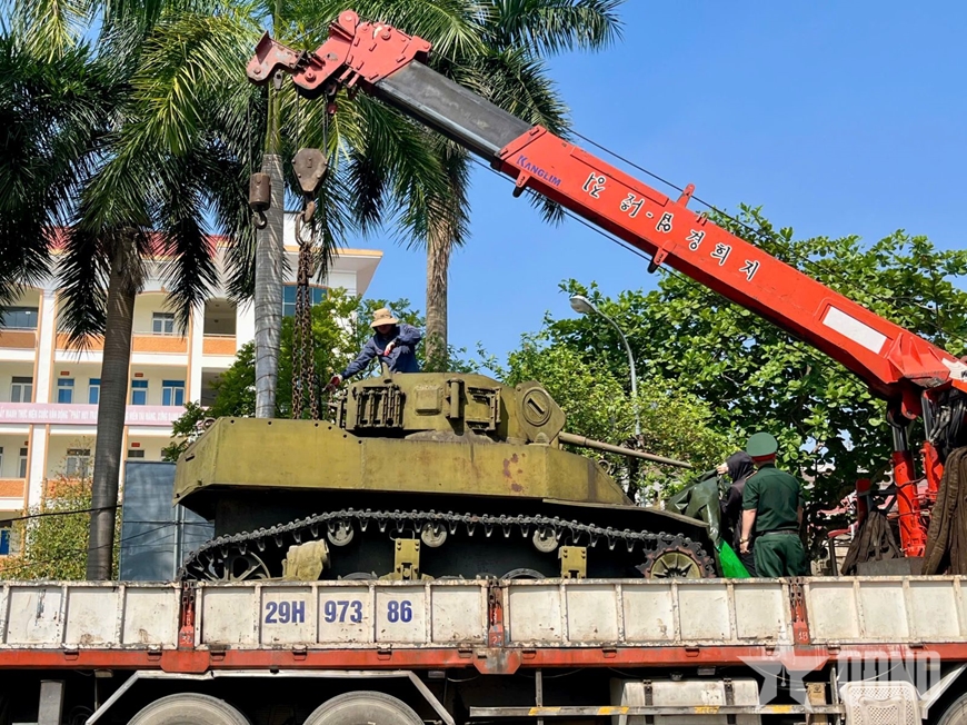 Bảo tàng Lịch sử Quân sự Việt Nam tiếp nhận xe tăng M5 Stuart