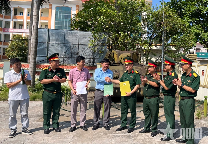 Bảo tàng Lịch sử Quân sự Việt Nam tiếp nhận xe tăng M5 Stuart