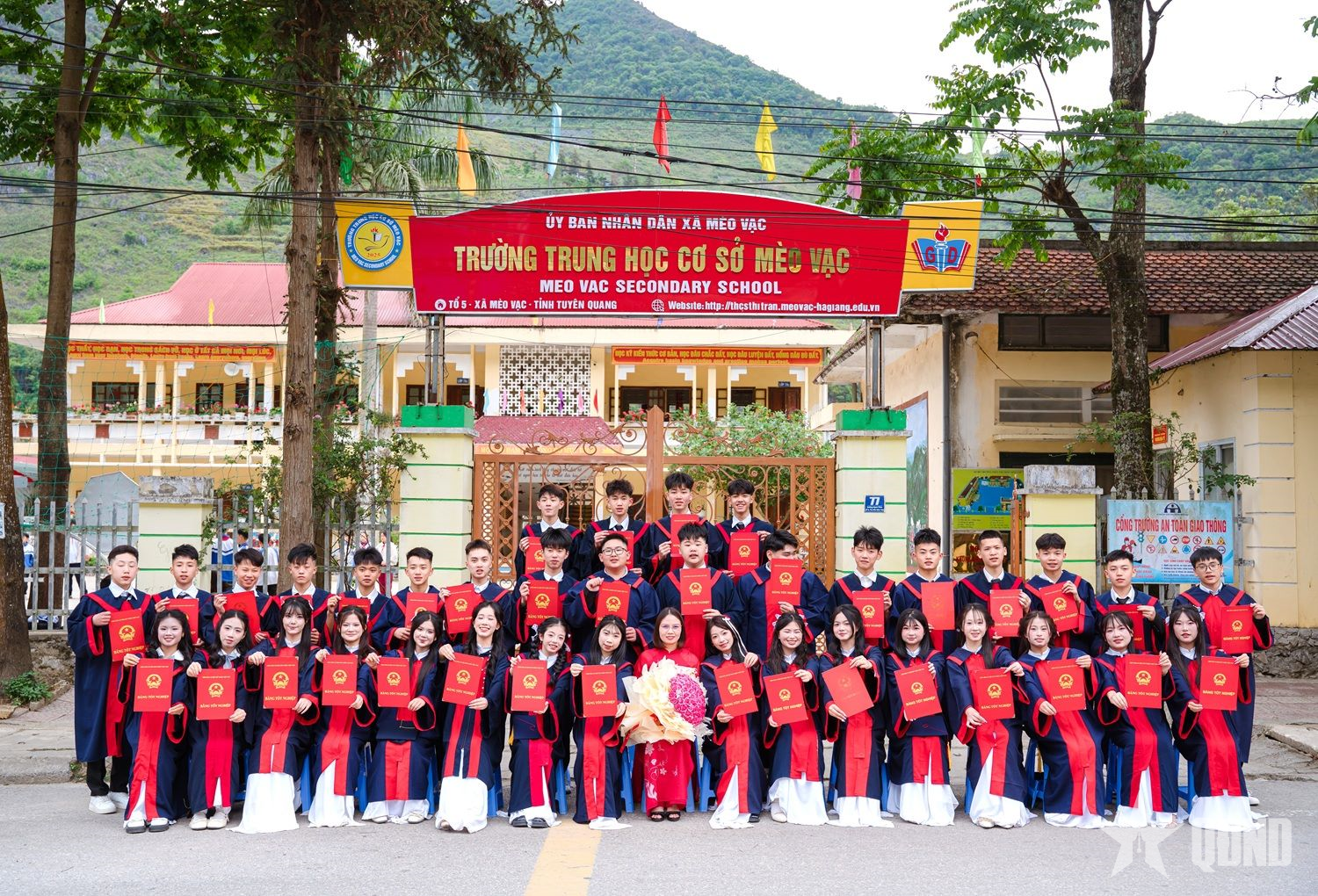 Những người thức cùng mùa thi

