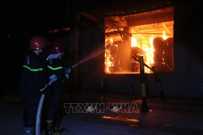 Hưng Yên: Cháy lớn tại công ty sản xuất giấy, bìa
