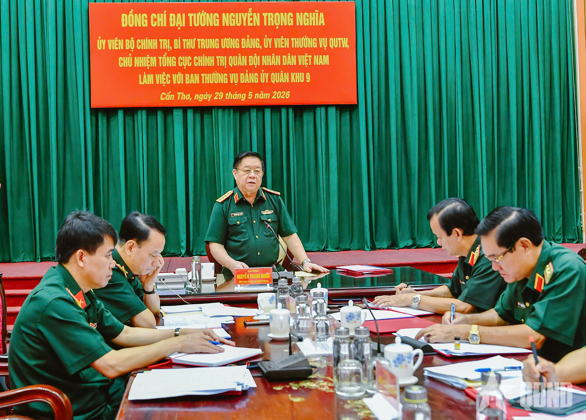 Đại tướng Nguyễn Trọng Nghĩa làm việc với Ban Thường vụ Đảng ủy Quân khu 9