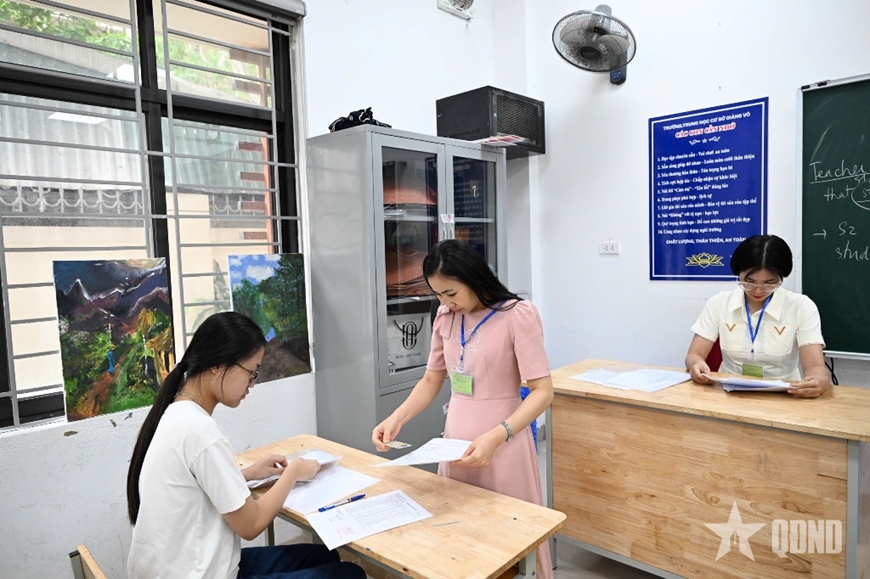 H&agrave; Nội đồng h&agrave;nh c&ugrave;ng th&iacute; sinh trong kỳ thi lớp 10