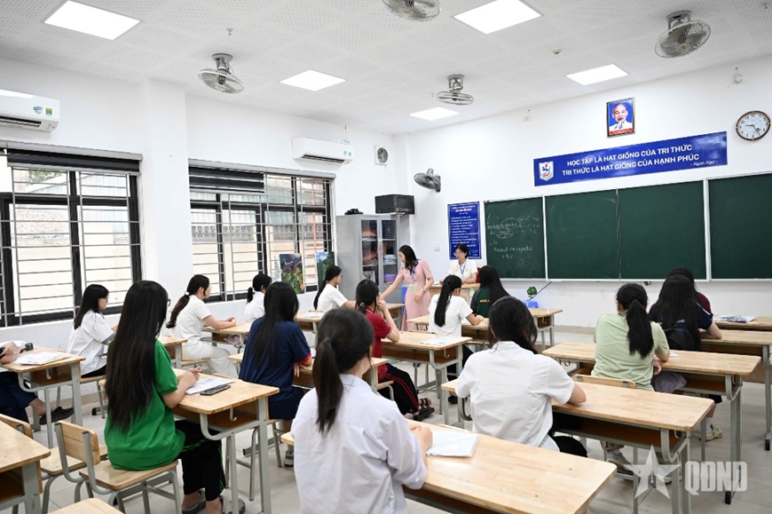 H&agrave; Nội đồng h&agrave;nh c&ugrave;ng th&iacute; sinh trong kỳ thi lớp 10