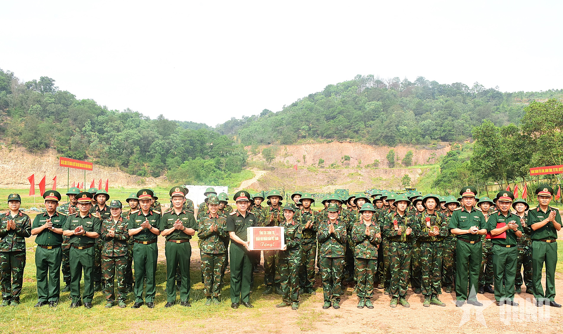 Thượng tướng Trương Thiên Tô kiểm tra, nắm tình hình tại Lữ đoàn Đặc công bộ 113