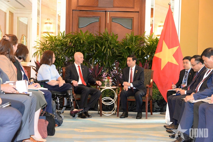 Đại tướng Phan Văn Giang gặp song phương Bộ trưởng Bộ Quốc phòng các nước tại Đối thoại Shangri-La