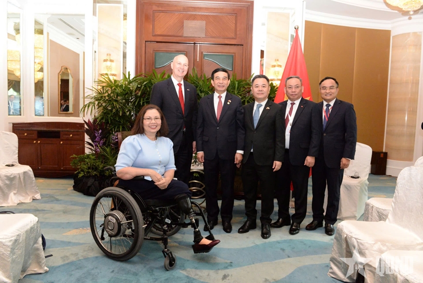 Đại tướng Phan Văn Giang gặp song phương Bộ trưởng Bộ Quốc phòng các nước tại Đối thoại Shangri-La
