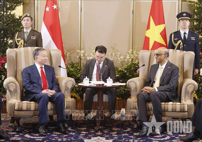 Tổng B&iacute; thư, Chủ tịch nước T&ocirc; L&acirc;m hội đ&agrave;m với Tổng thống Singapore Tharman Shanmugaratnam
