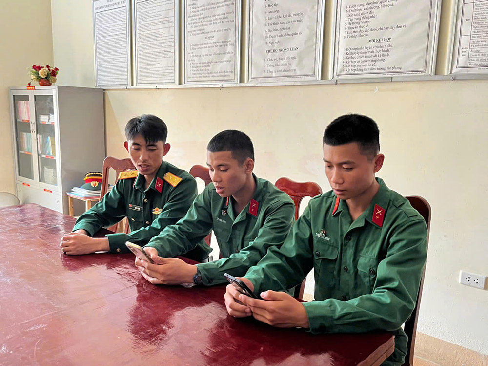 Gắn kết hậu phương qua “Nhóm zalo gia đình chiến sĩ”