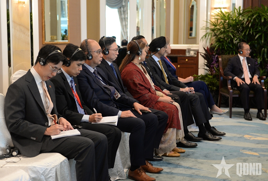Tổng B&iacute; thư, Chủ tịch nước T&ocirc; L&acirc;m hội kiến Chủ tịch Quốc hội Singapore