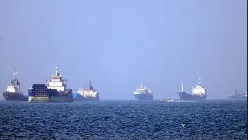 Xung đột tại Trung Đông: Iran quyết thực thi quyền quản lý Eo biển Hormuz; Mỹ tấn công tàu hàng đang di chuyển về cảng Iran