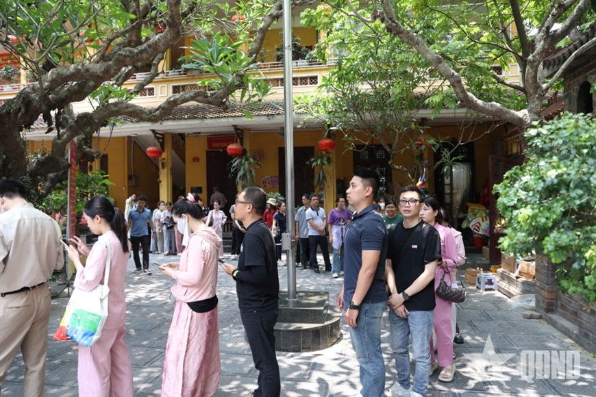 Trang nghiêm Đại lễ Phật đản Phật lịch 2570 tại chùa Quán Sứ