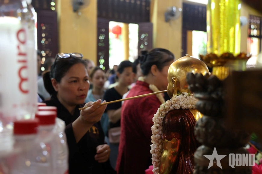 Trang nghiêm Đại lễ Phật đản Phật lịch 2570 tại chùa Quán Sứ