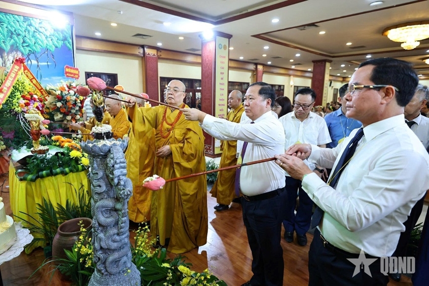 Trang nghiêm Đại lễ Phật đản Phật lịch 2570 tại chùa Quán Sứ