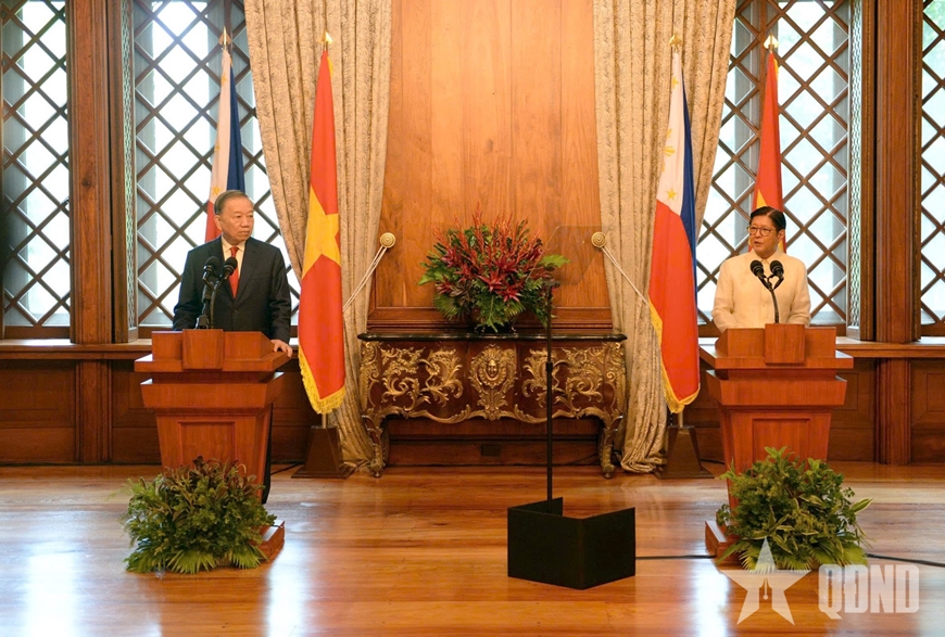 Tổng B&iacute; thư, Chủ tịch nước T&ocirc; L&acirc;m v&agrave; Tổng thống Philippines Ferdinand Romualdez Marcos Jr. chứng kiến Lễ trao c&aacute;c văn kiện hợp t&aacute;c v&agrave; gặp gỡ b&aacute;o ch&iacute;