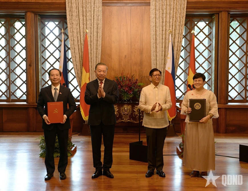 Tổng B&iacute; thư, Chủ tịch nước T&ocirc; L&acirc;m v&agrave; Tổng thống Philippines Ferdinand Romualdez Marcos Jr. chứng kiến Lễ trao c&aacute;c văn kiện hợp t&aacute;c v&agrave; gặp gỡ b&aacute;o ch&iacute;