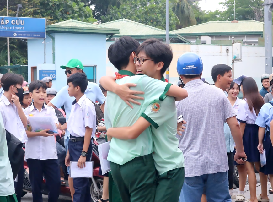 Thi vào lớp 10 ở TP Hồ Chí Minh: Thí sinh nhẹ nhõm sau khi hoàn thành môn Ngữ văn và Ngoại ngữ