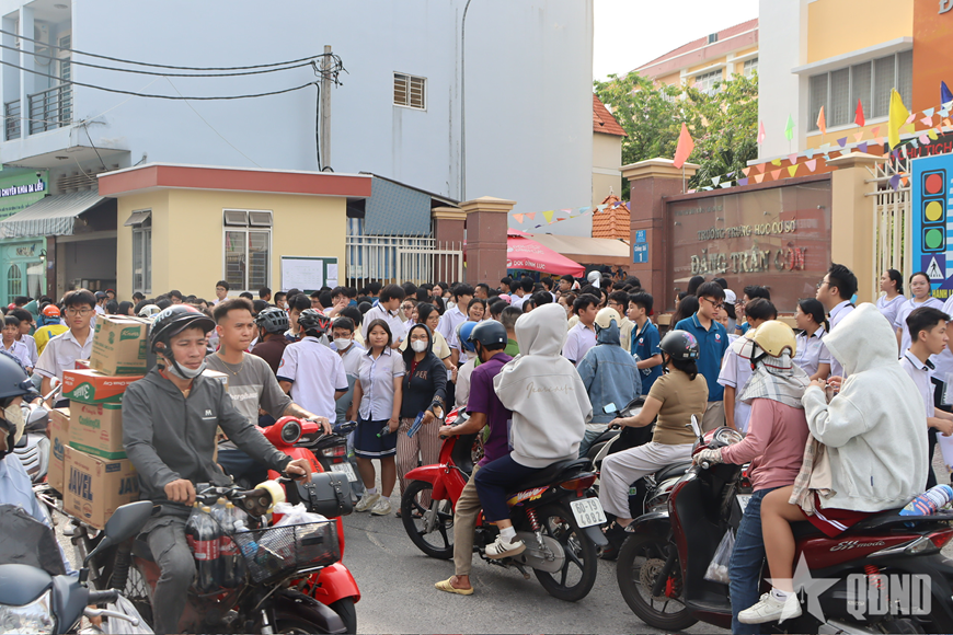 Thi vào lớp 10 ở TP Hồ Chí Minh: Thí sinh nhẹ nhõm sau khi hoàn thành môn Ngữ văn và Ngoại ngữ