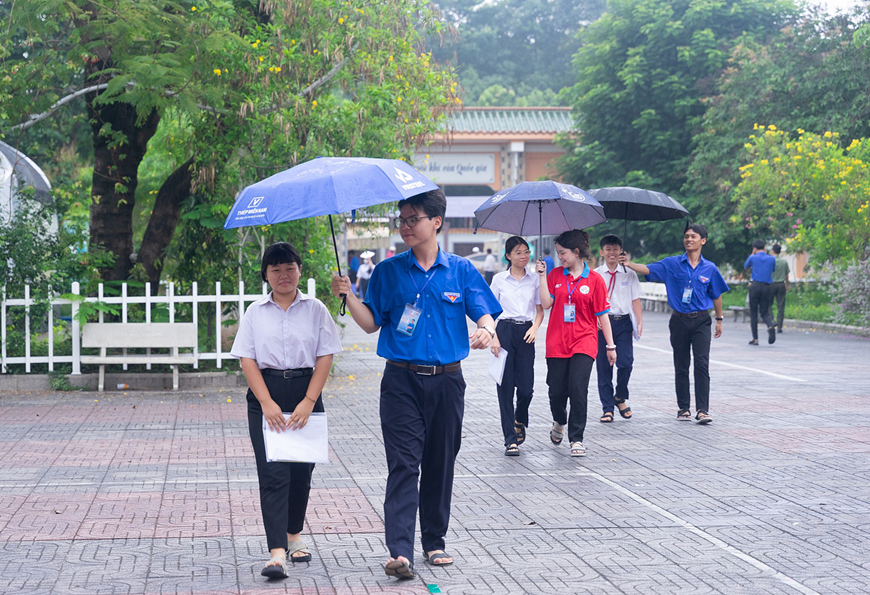 Thi vào lớp 10 ở TP Hồ Chí Minh: Thí sinh nhẹ nhõm sau khi hoàn thành môn Ngữ văn và Ngoại ngữ
