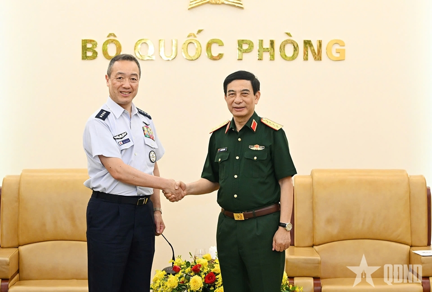 Đại tướng Phan Văn Giang tiếp Đại tướng Uchikura Hiroaki