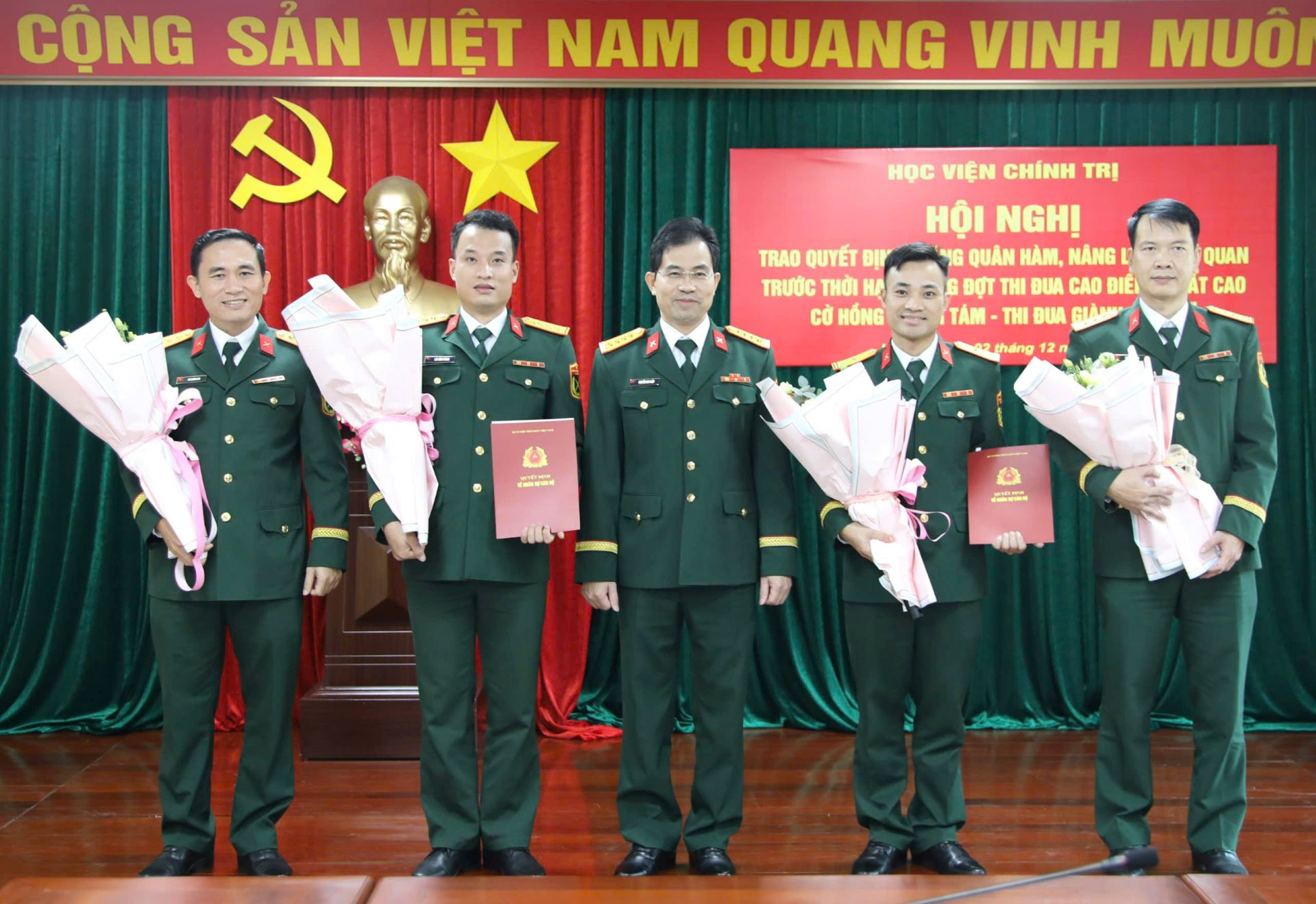 Người anh gần gũi của học viên sau đại học ở Học viện Chính trị