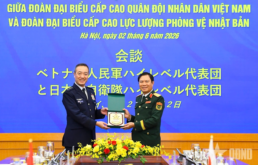 Đại tướng Nguyễn Tân Cương hội đàm với Tham mưu trưởng Liên quân Nhật Bản 