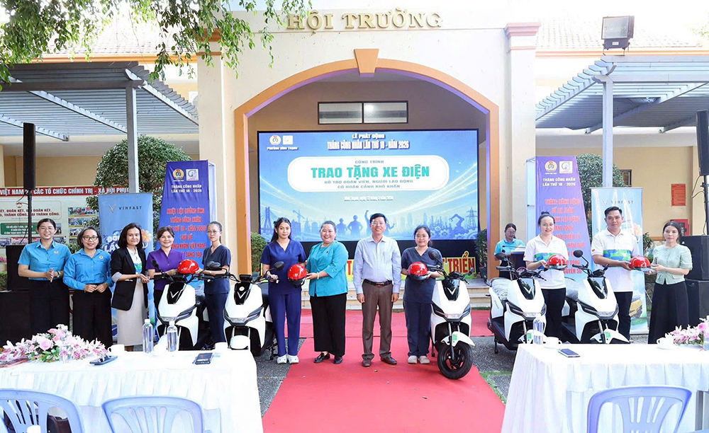 Người dân thụ hưởng thành quả phát triển