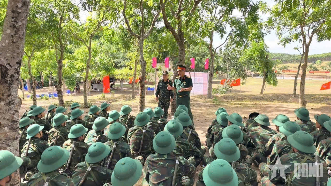 Cán bộ, chiến sĩ Sư đoàn 2 bồi đắp bản lĩnh chính trị, ý chí quyết tâm