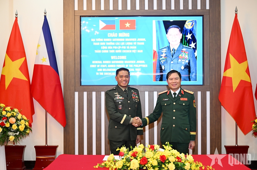Đại tướng Nguyễn Tân Cương hội đàm với Tham mưu trưởng Lực lượng Vũ trang Philippines