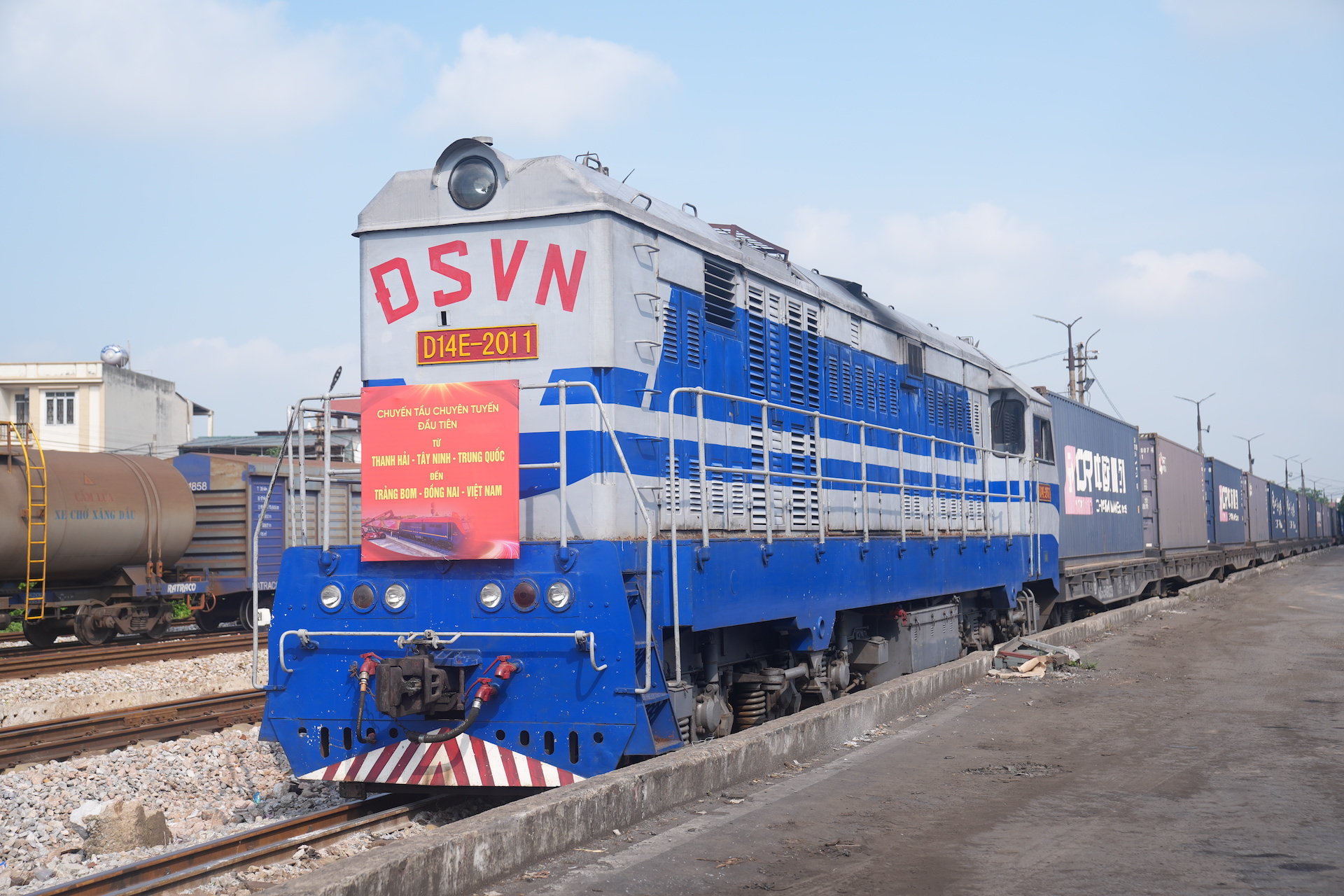 Lần đầu tiên chở hàng bằng tàu container đường sắt từ Thanh Hải (Trung Quốc) đến Trảng Bom (Việt Nam)