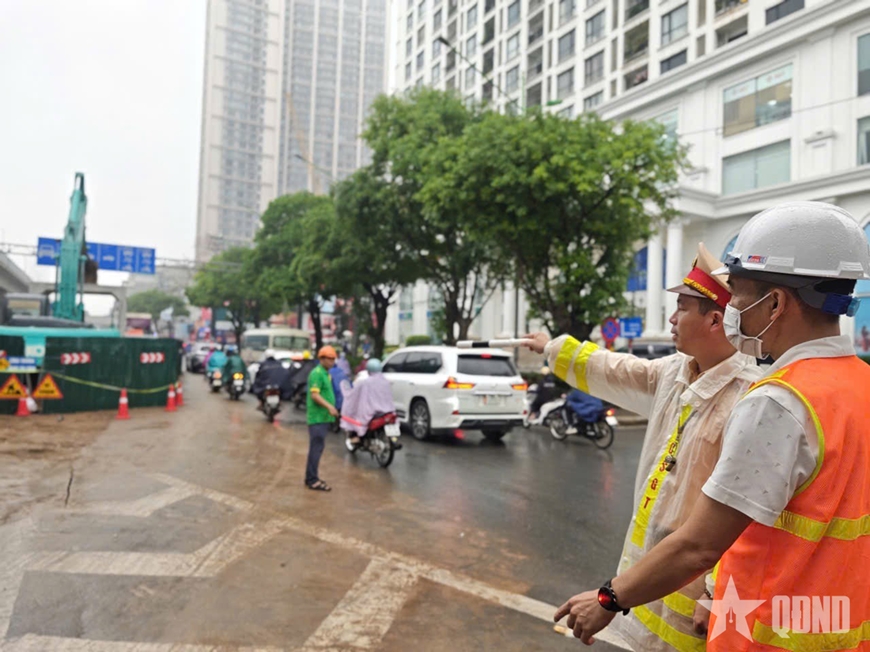 H&agrave; Nội: Chủ động bảo đảm an to&agrave;n giao th&ocirc;ng tại hơn 70 vị tr&iacute; r&agrave;o chắn phục vụ c&aacute;c dự &aacute;n trọng điểm