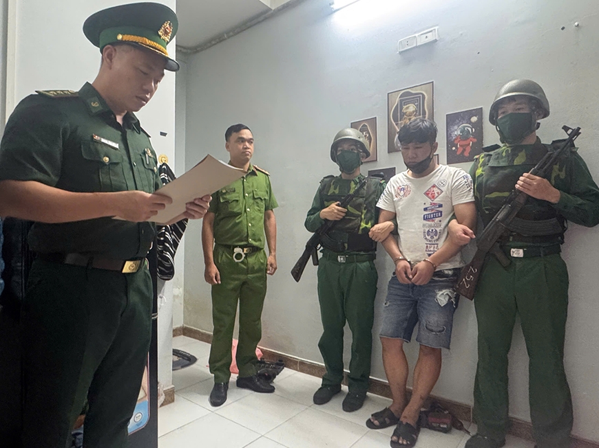 Đồn Bi&ecirc;n ph&ograve;ng Sơn Tr&agrave; bắt đối tượng t&agrave;ng trữ tr&aacute;i ph&eacute;p chất ma t&uacute;y