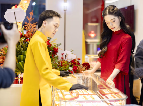 Gi&aacute; v&agrave;ng h&ocirc;m nay (5-6): Giảm về mức thấp nhất kể từ đầu năm