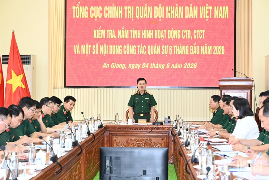 Thượng tướng Đỗ Xuân Tụng kiểm tra, nắm tình hình một số đơn vị tại Phú Quốc
