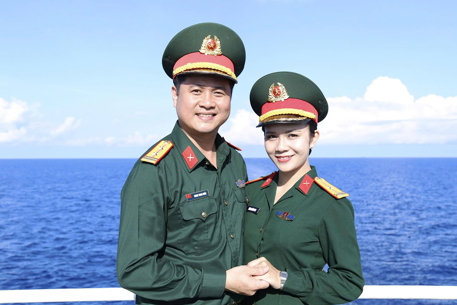 Vợ chồng nghệ sĩ cùng mang lời ca ra Trường Sa
