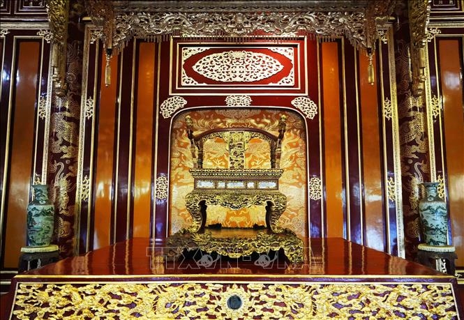 Đưa Bảo vật quốc gia ngai vua triều Nguyễn trưng b&agrave;y tại Điện Th&aacute;i H&ograve;a