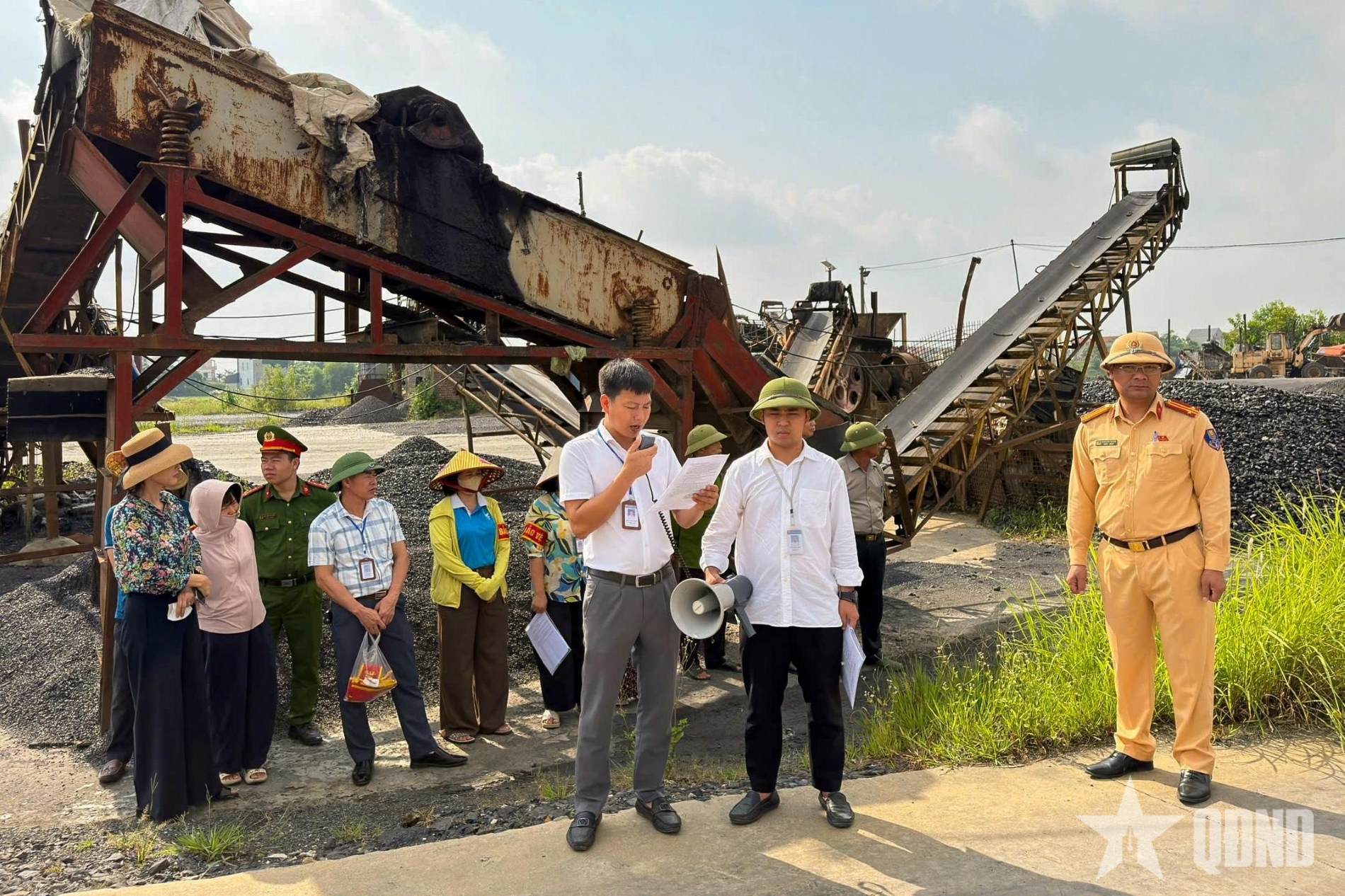 Hà Nội: Xử lý 6 bến vật liệu xây dựng không phép dọc bờ sông