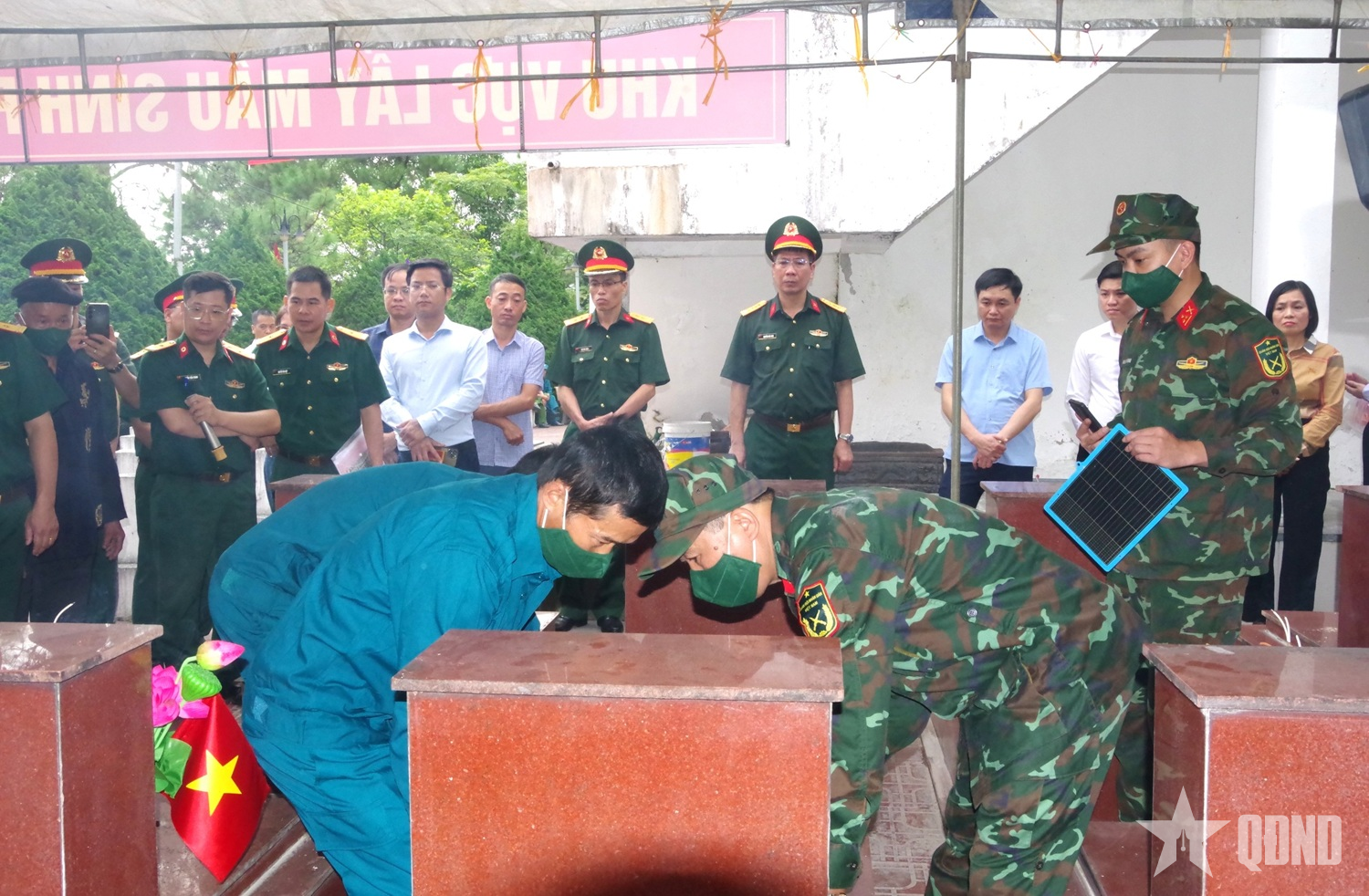 Tuyên Quang: Thực hiện lấy mẫu ADN hài cốt liệt sĩ tại Nghĩa trang Liệt sĩ Quản Bạ

