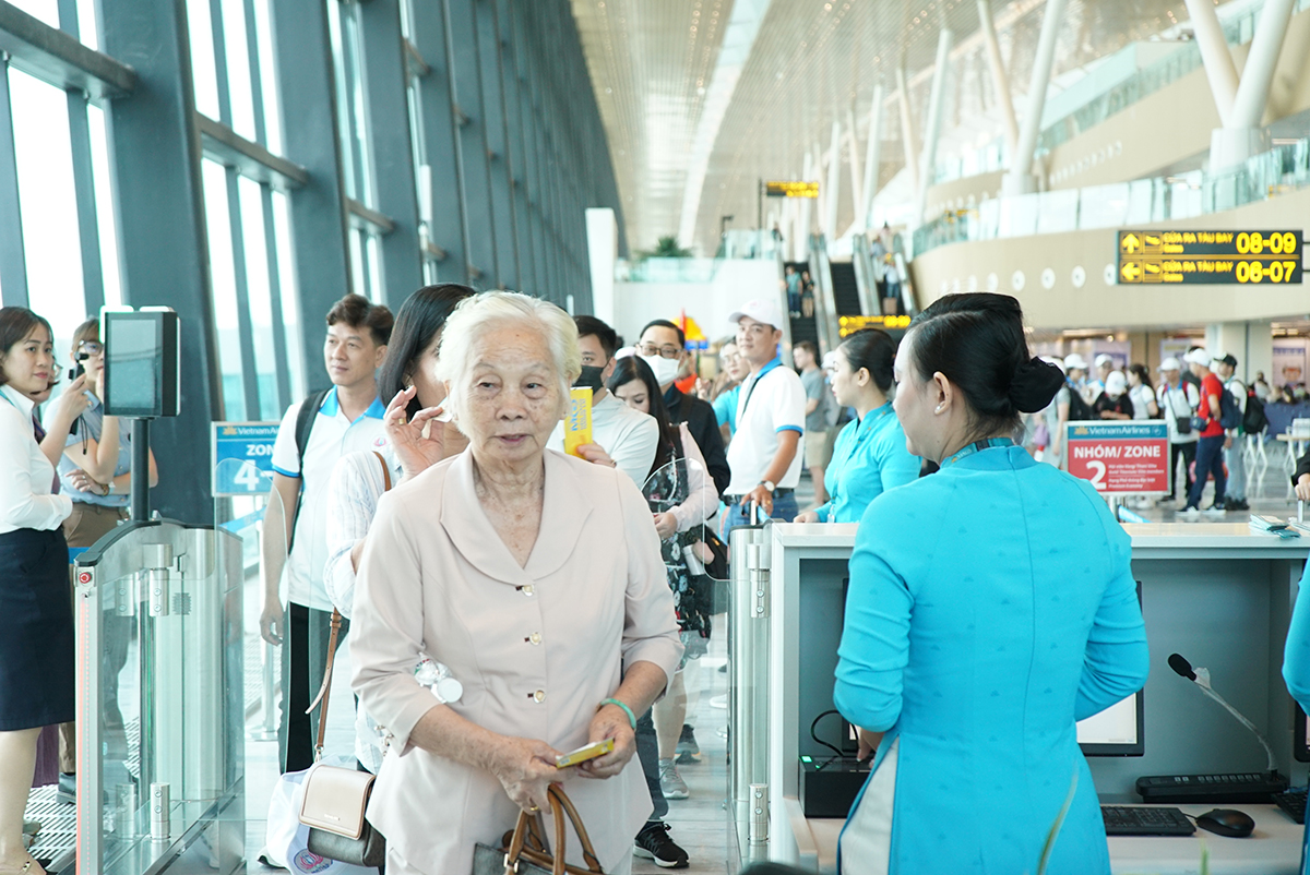 Vietnam Airlines giảm 15% giá vé cho hành khách từ 60 tuổi trở lên

