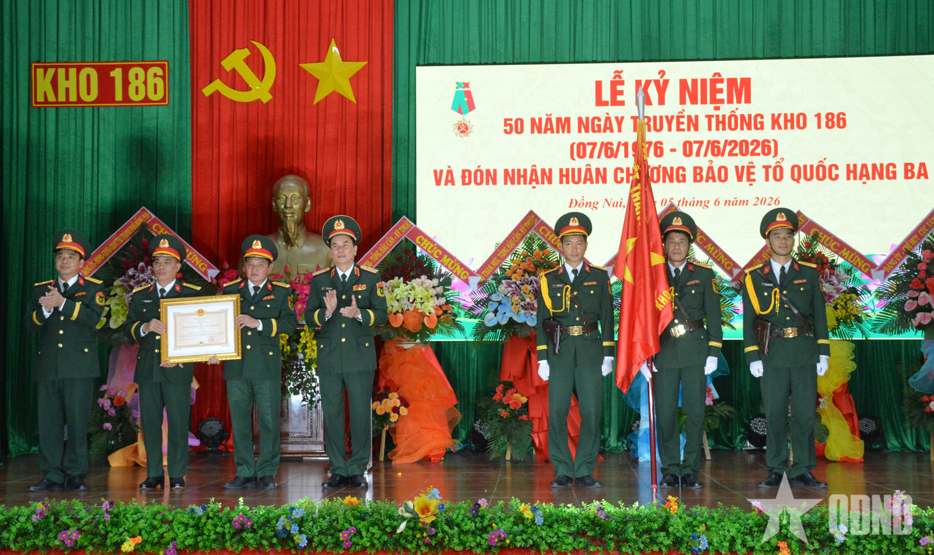 Kho 186 (Cục Xăng dầu, Tổng cục Hậu cần - Kỹ thuật) đón nhận Huân chương Bảo vệ Tổ quốc hạng Ba